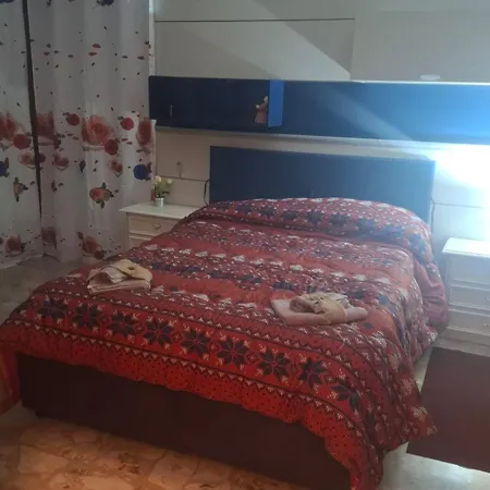 Проживание в семье King's House Roletto