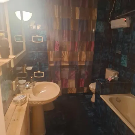 King's House Проживание в семье *