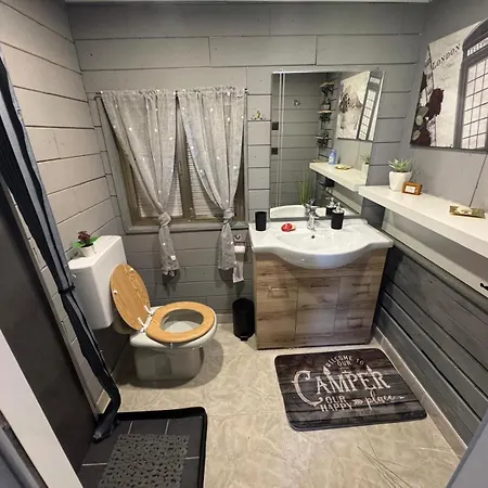 King's House Проживание в семье